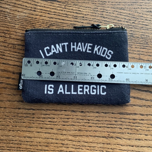 I Can’t Have Kids My Dog is Allergic Pouch - Picture 4 of 6